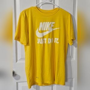 NEW W/O TAGS Nike Dry Fit Tee YELLOW Size Meduim